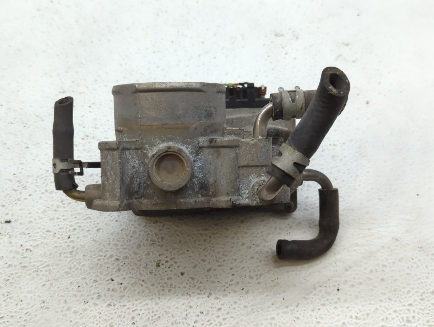 2004-2006 Toyota Solara Throttle Body P/N:22030-28070 22030-0H021, 22030-28060, 22030-0H020 Fits Fits 2004 2005 2006 2007 OE