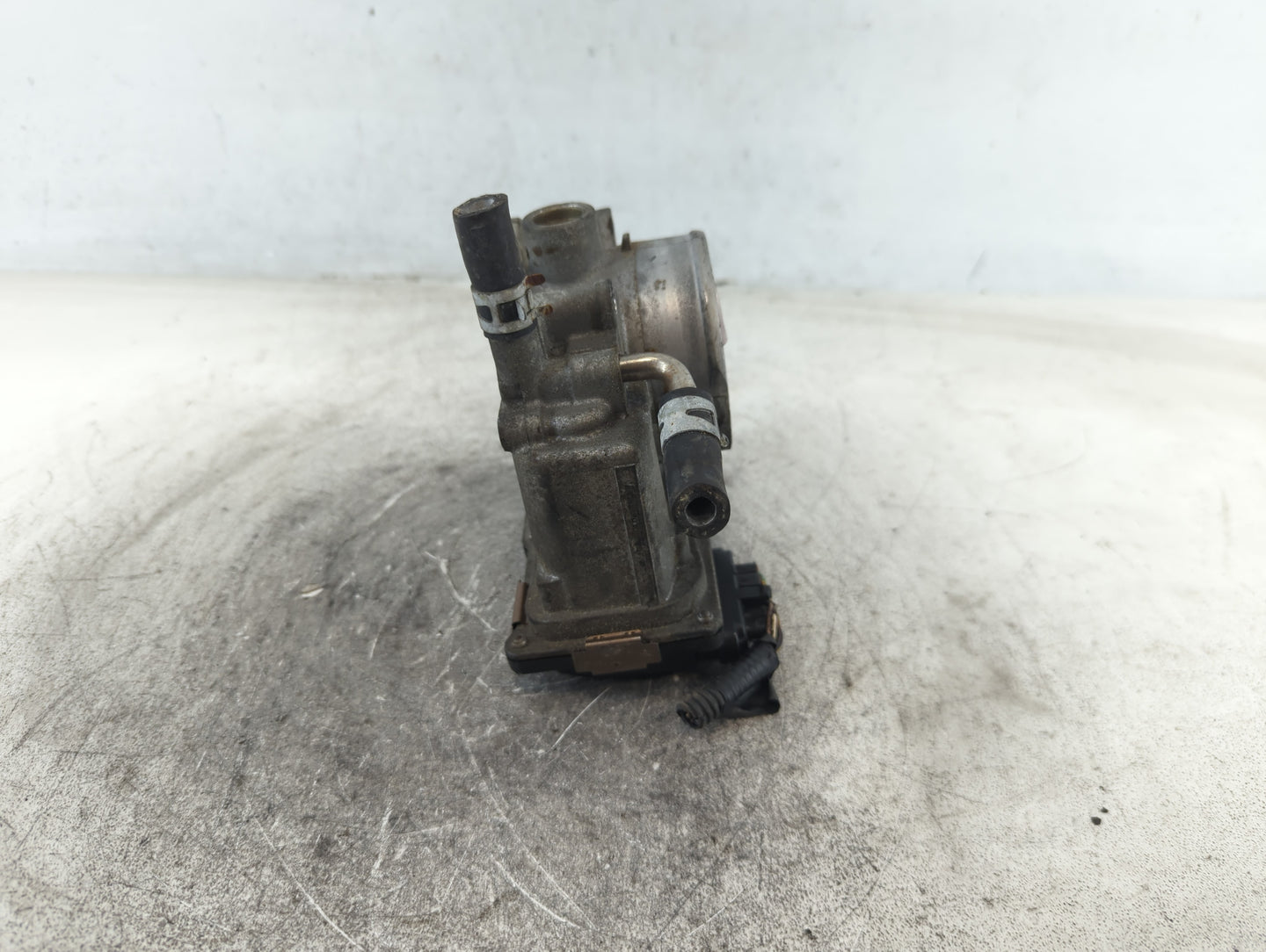2004-2008 Toyota Solara Throttle Body P/N:22030-0A020 Fits Fits 2003 2004 2005 2006 2007 2008 2009 2010 OEM Used Auto Parts 