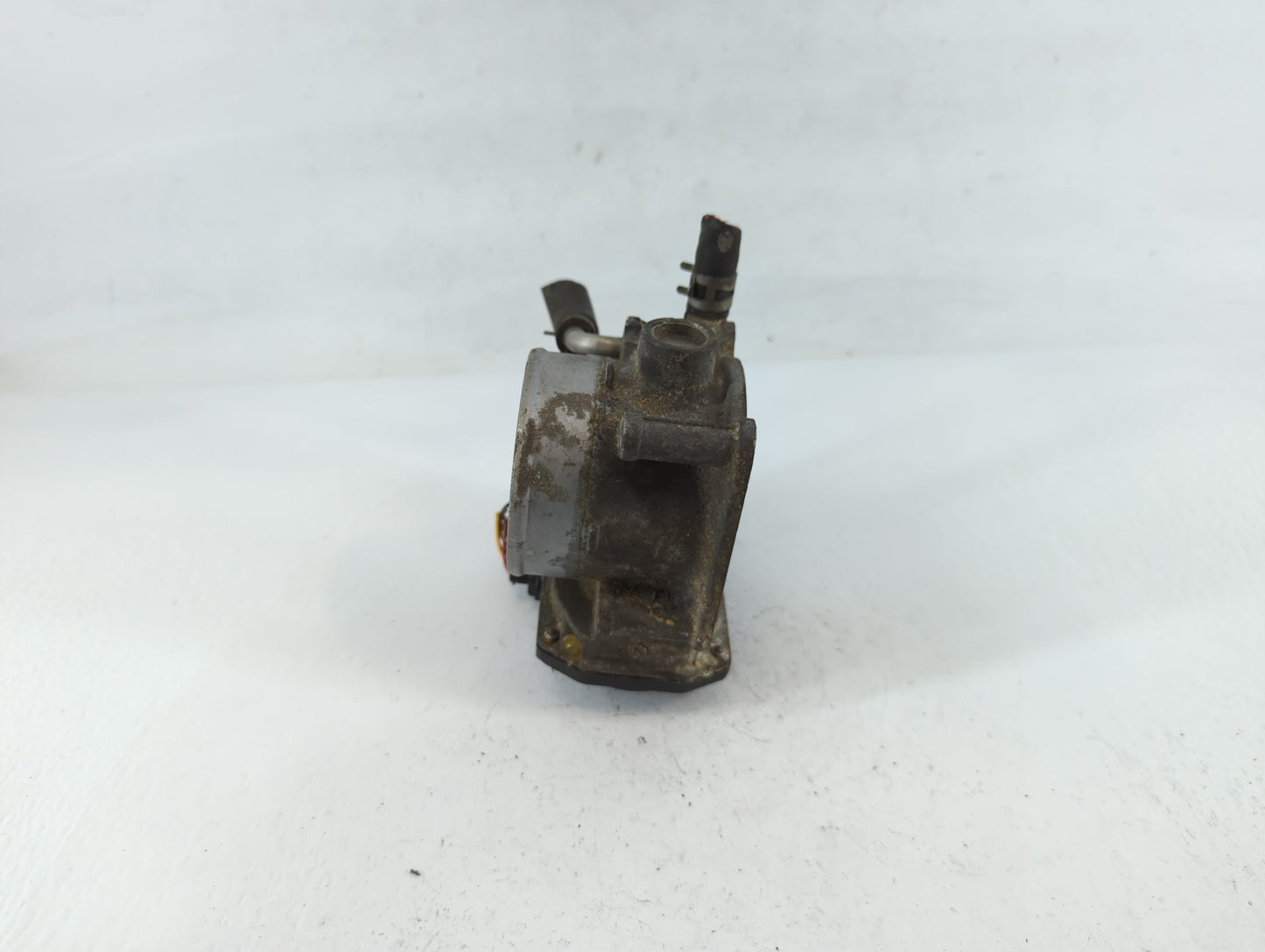 2004-2008 Toyota Solara Throttle Body P/N:22030-20060 Fits Fits 2003 2004 2005 2006 2007 2008 2009 2010 OEM Used Auto Parts 