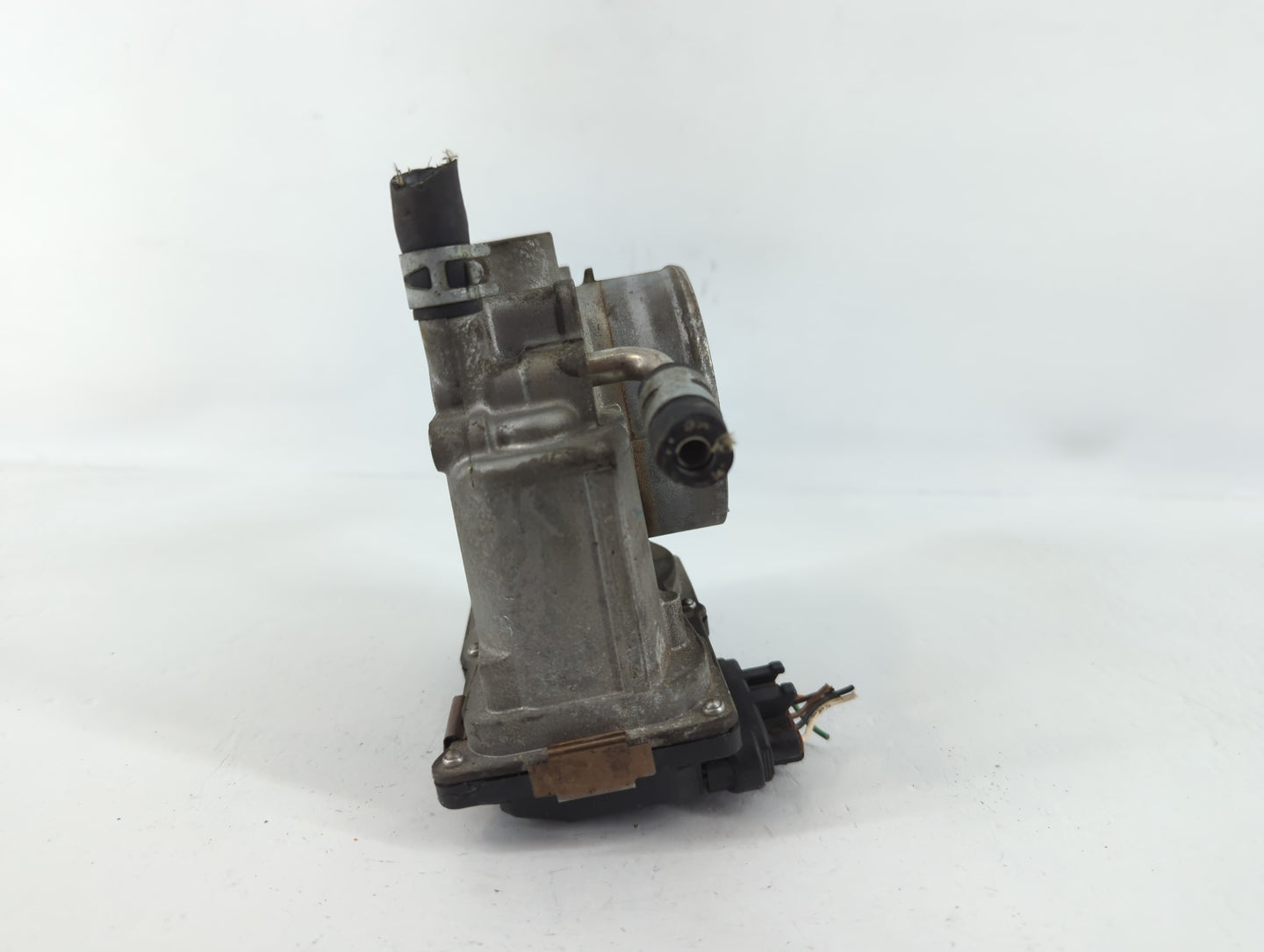 2004-2008 Toyota Solara Throttle Body P/N:22030-20060 Fits Fits 2003 2004 2005 2006 2007 2008 2009 2010 OEM Used Auto Parts 