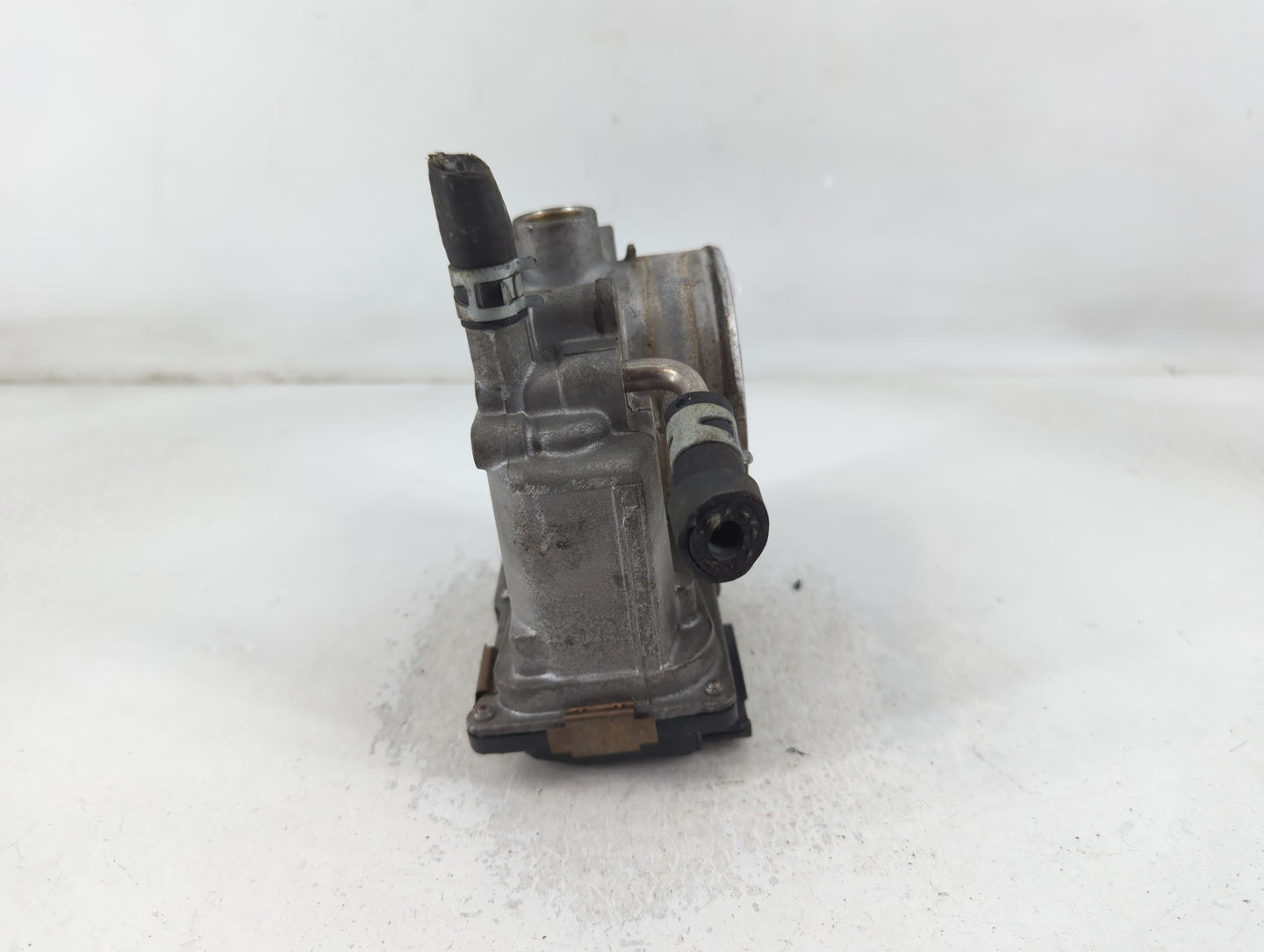 2004-2008 Toyota Solara Throttle Body P/N:22030-0A020 Fits Fits 2003 2004 2005 2006 2007 2008 2009 2010 OEM Used Auto Parts 