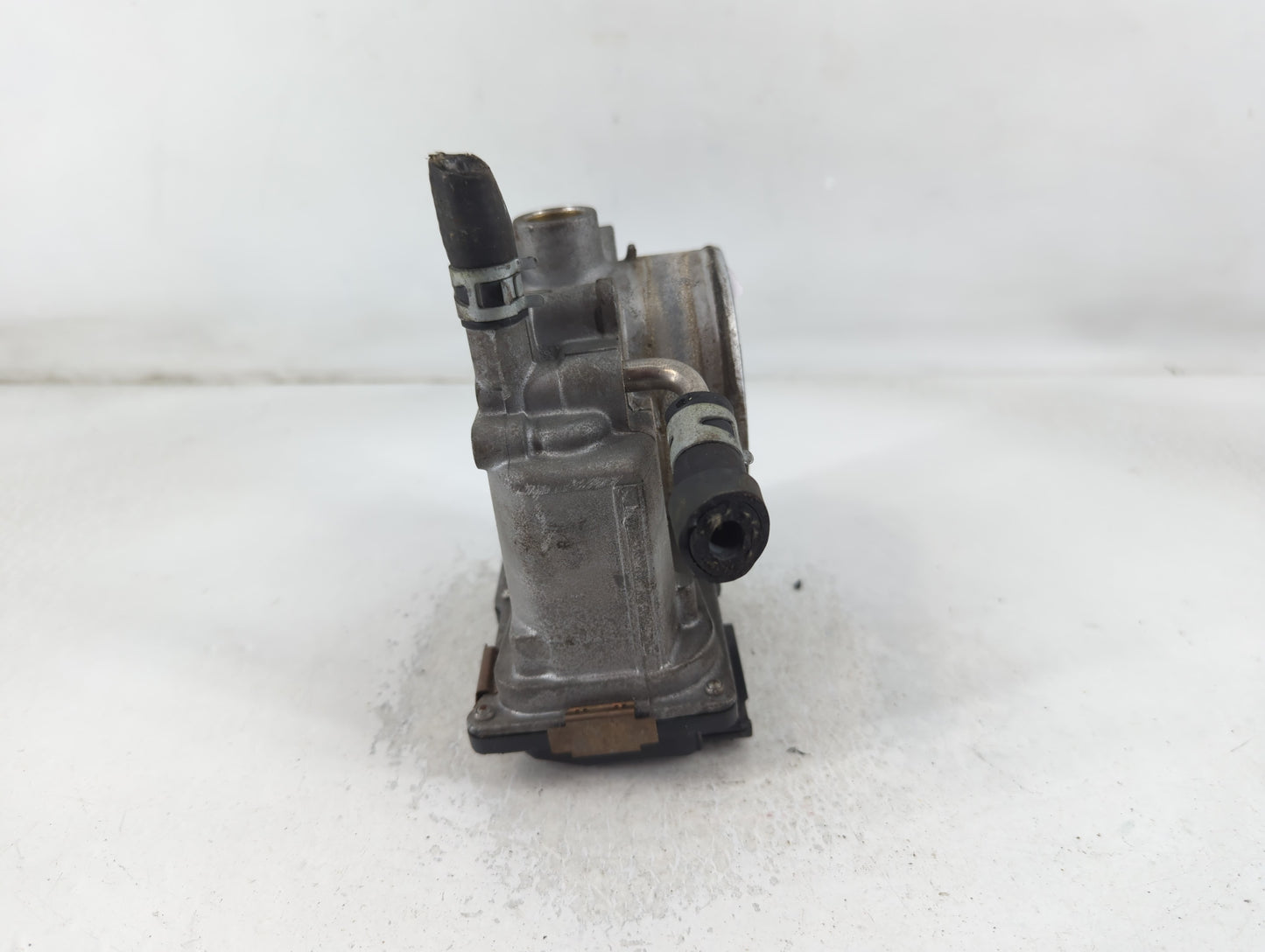 2004-2008 Toyota Solara Throttle Body P/N:22030-0A020 Fits Fits 2003 2004 2005 2006 2007 2008 2009 2010 OEM Used Auto Parts 