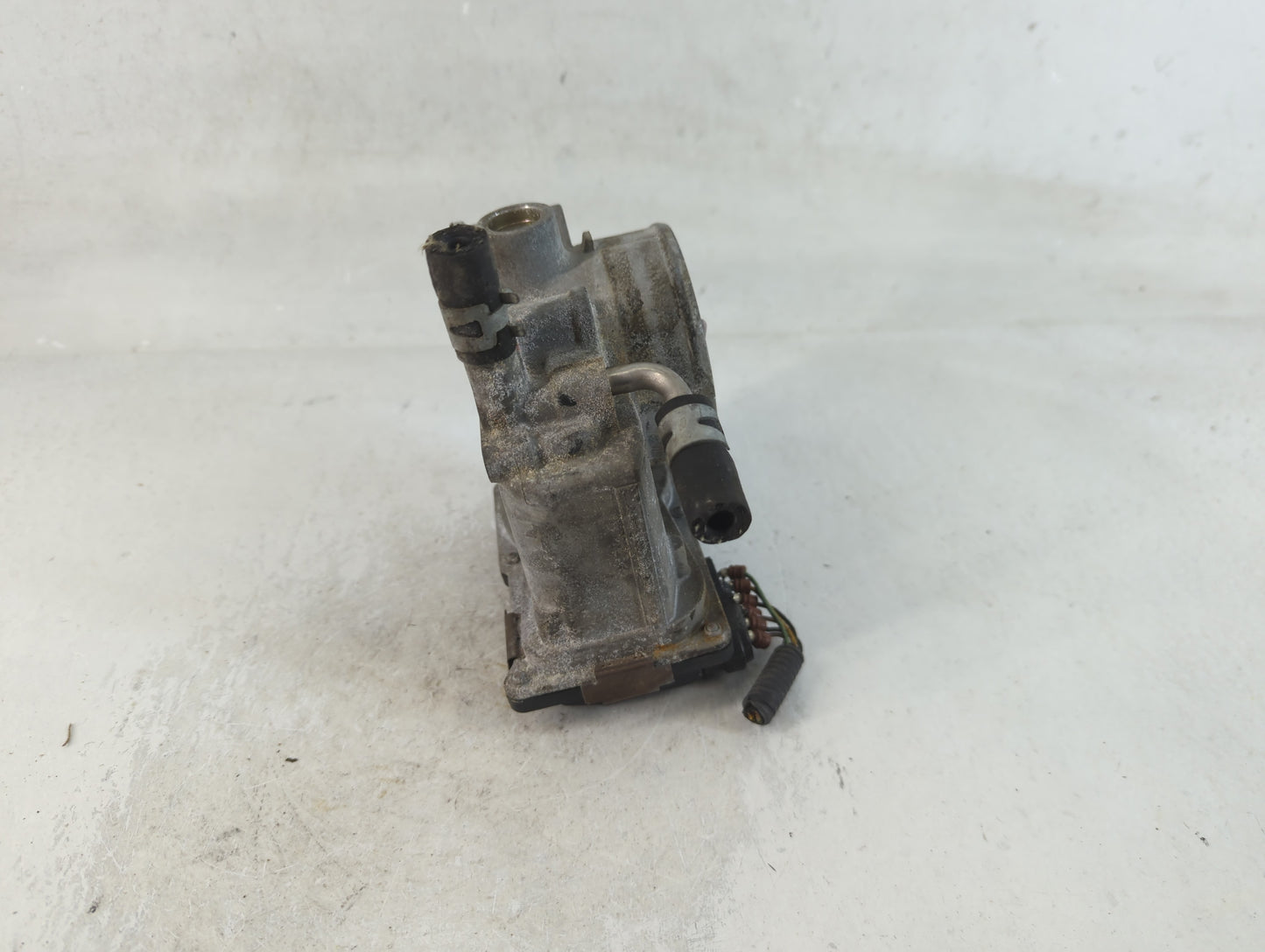 2004-2006 Toyota Solara Throttle Body P/N:22030-0A020 Fits Fits 2004 2005 2006 2007 OEM Used Auto Parts - Oemusedautoparts1.