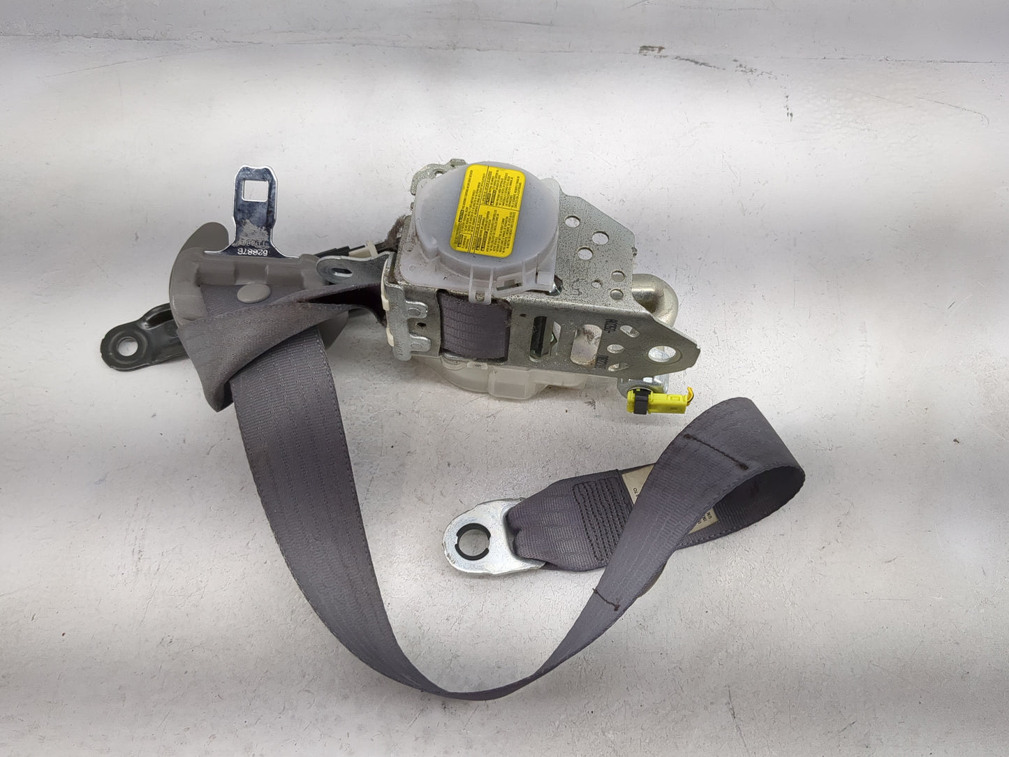 2004 Toyota Tundra Driver Left Seat Belt Front Retractor - Oemusedautoparts1.com