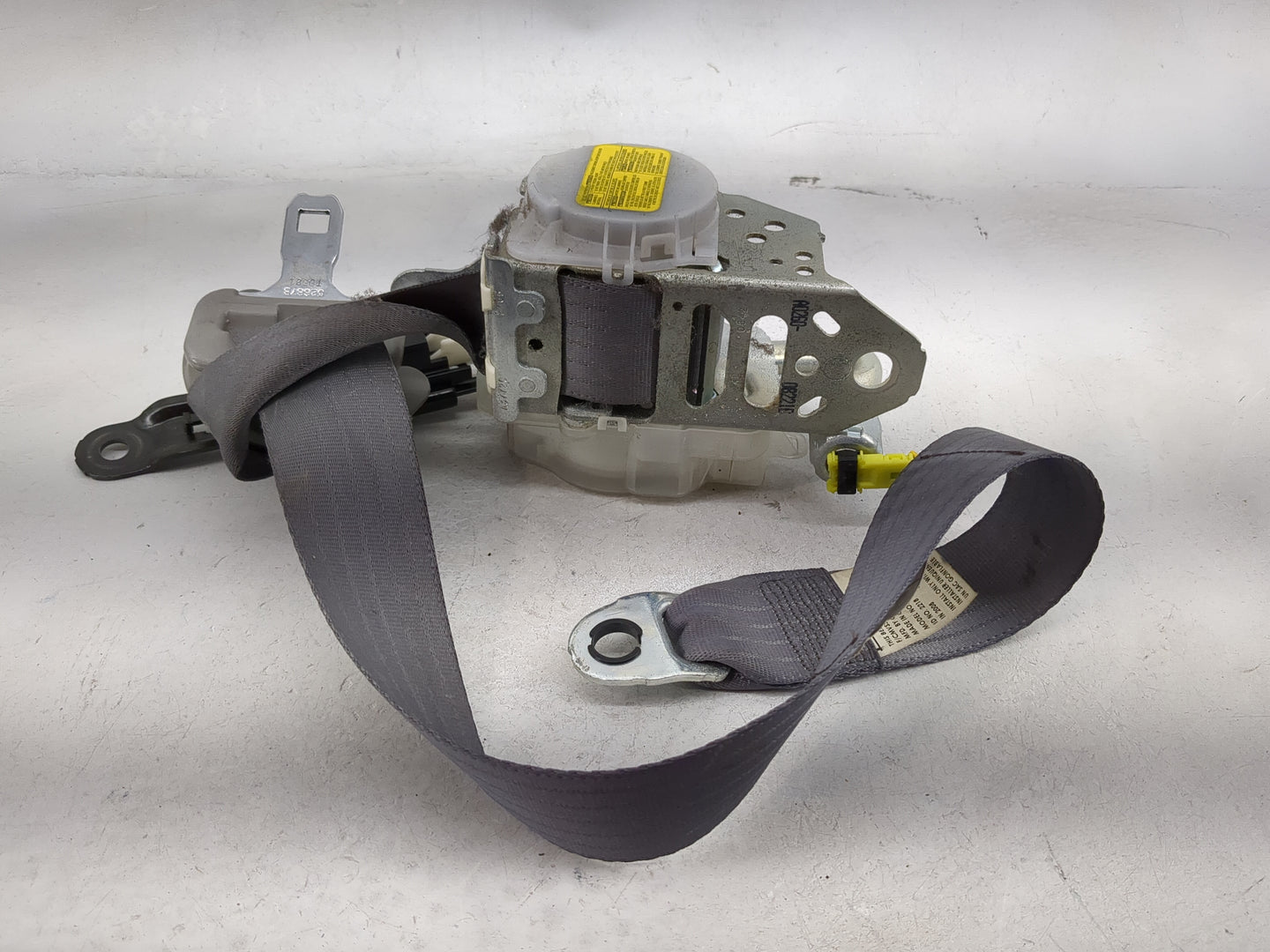 2004 Toyota Tundra Driver Left Seat Belt Front Retractor - Oemusedautoparts1.com