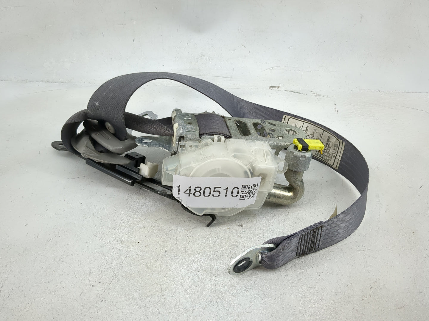 2004 Toyota Tundra Driver Left Seat Belt Front Retractor - Oemusedautoparts1.com