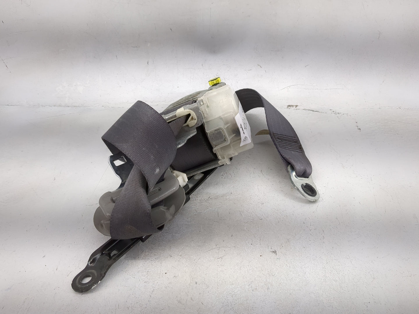 2004 Toyota Tundra Driver Left Seat Belt Front Retractor - Oemusedautoparts1.com