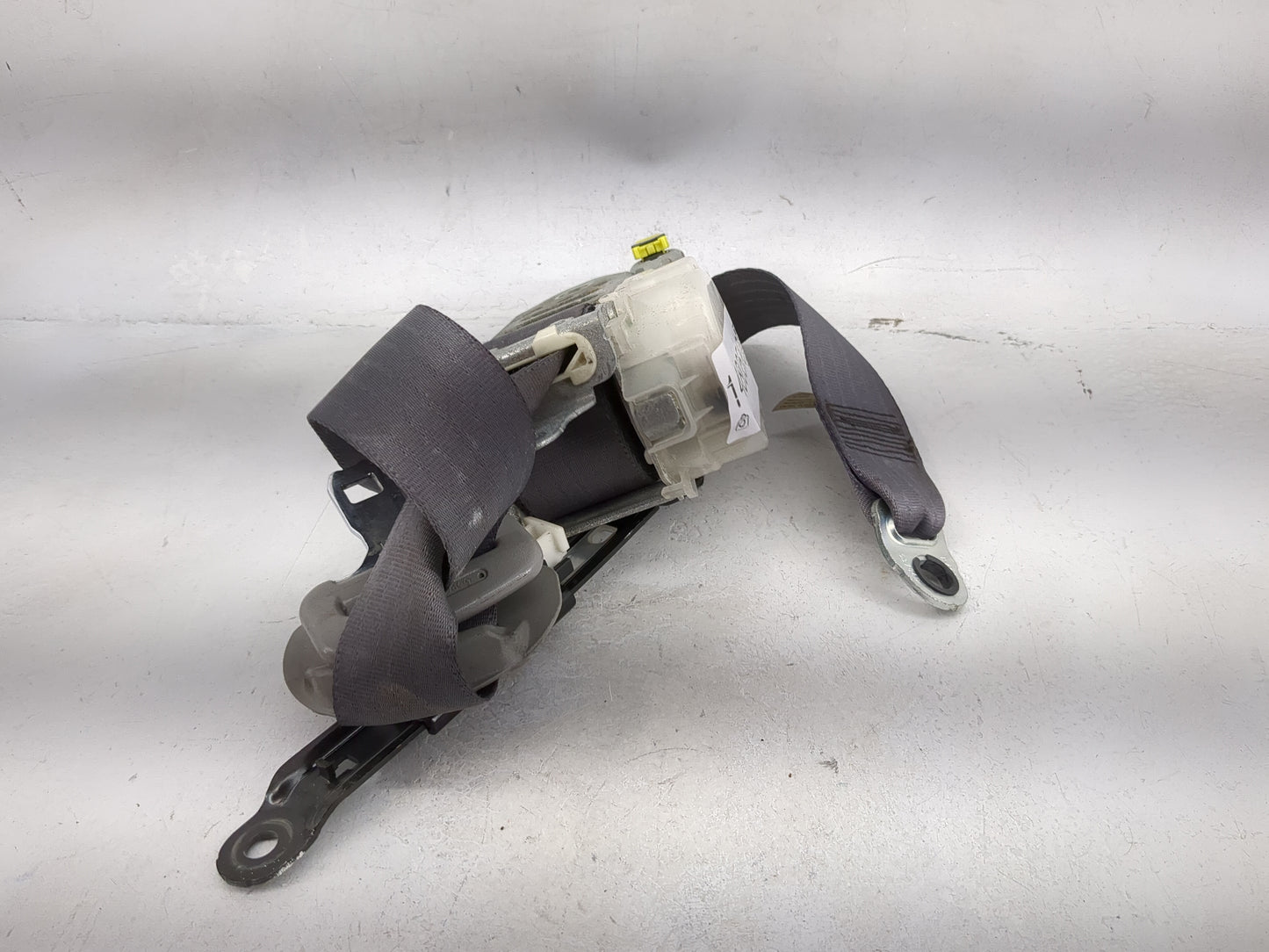 2004 Toyota Tundra Driver Left Seat Belt Front Retractor - Oemusedautoparts1.com