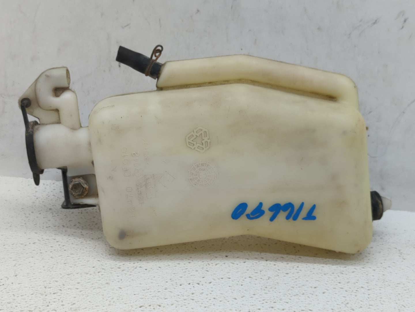 2000-2006 Toyota Tundra Radiator Coolant Overflow Expansion Tank Bottle - Oemusedautoparts1.com