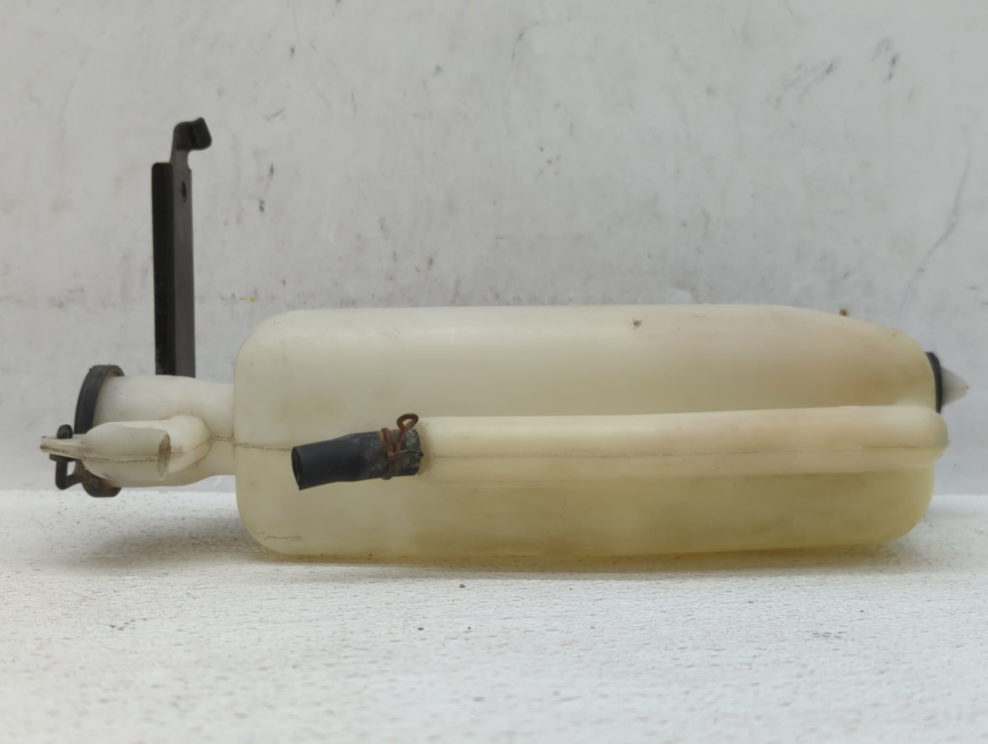 2000-2006 Toyota Tundra Radiator Coolant Overflow Expansion Tank Bottle - Oemusedautoparts1.com