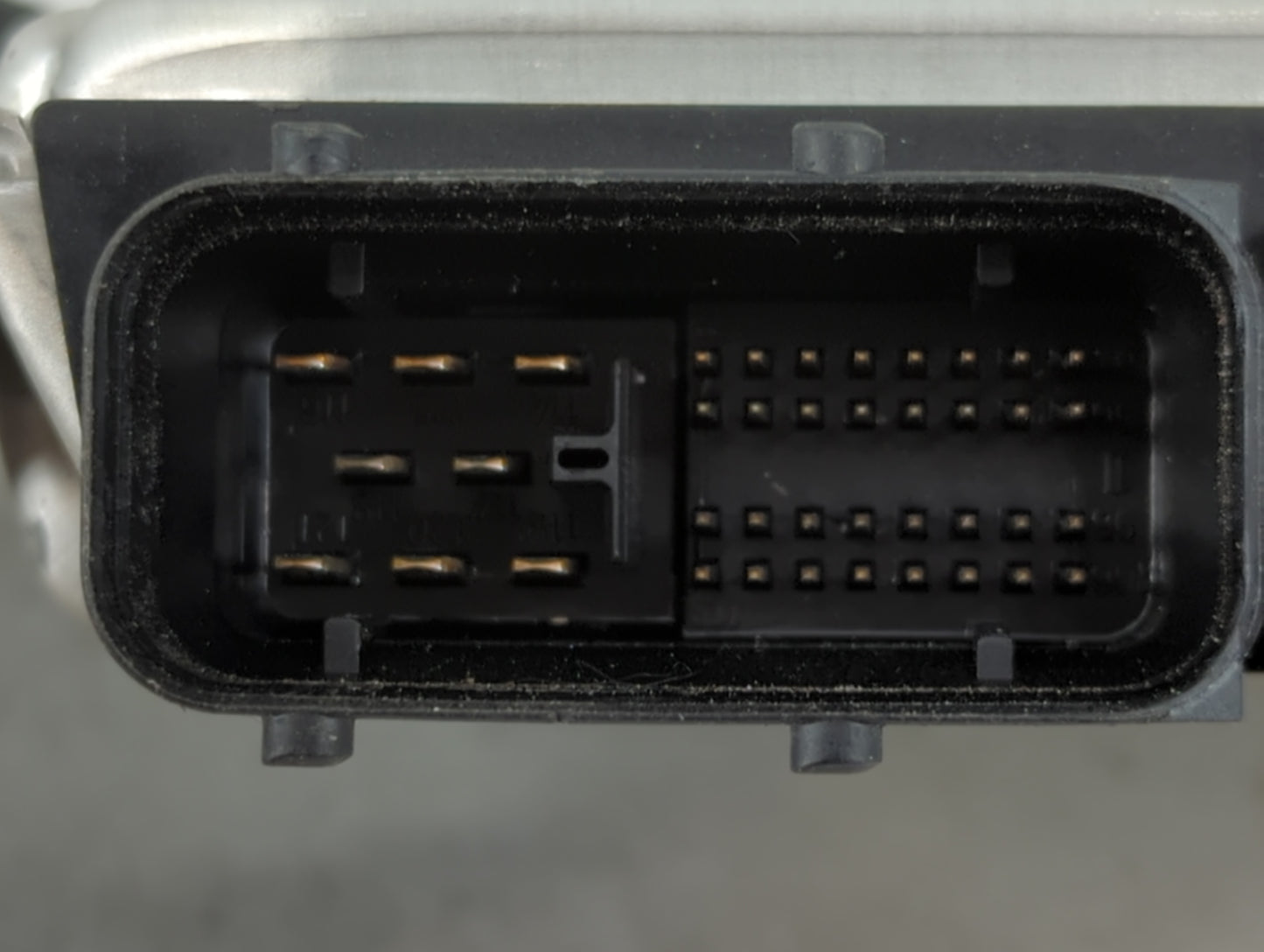 2004 Volkswagen Beetle PCM Engine Control Computer ECU ECM PCU OEM P/N:06A 906 032 MS Fits OEM Used Auto Parts - Oemusedauto