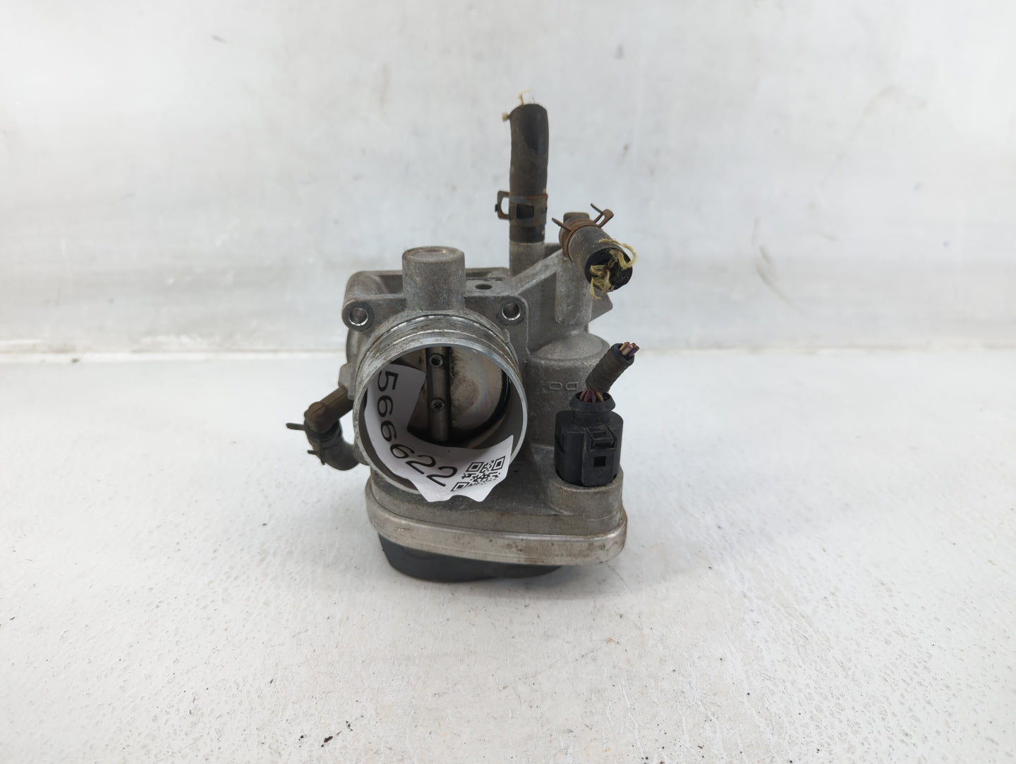 2001-2005 Volkswagen Beetle Throttle Body P/N:06A 133 062S Fits Fits 2000 2001 2002 2003 2004 2005 2006 2007 OEM Used Auto P