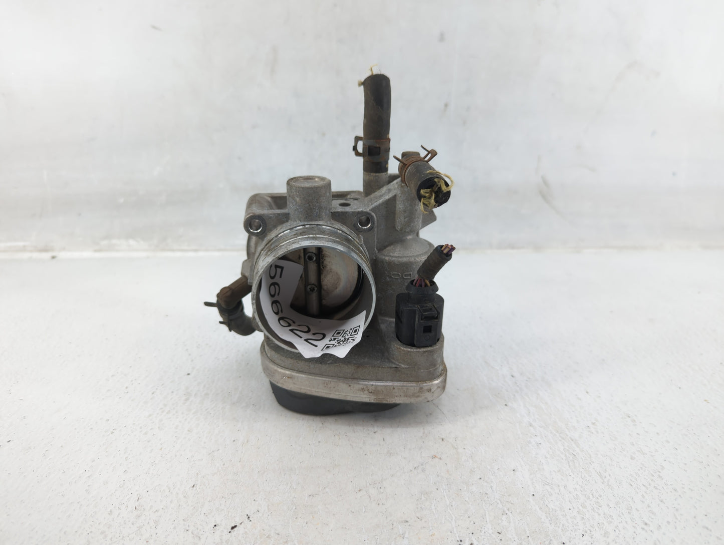 2001-2005 Volkswagen Beetle Throttle Body P/N:06A 133 062S Fits Fits 2000 2001 2002 2003 2004 2005 2006 2007 OEM Used Auto P