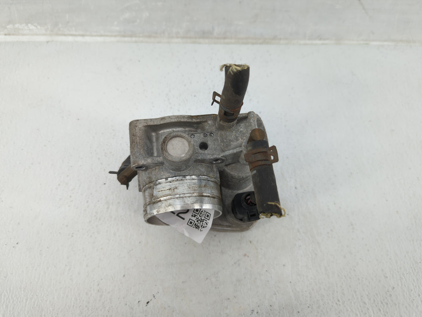 2001-2005 Volkswagen Beetle Throttle Body P/N:06A 133 062S Fits Fits 2000 2001 2002 2003 2004 2005 2006 2007 OEM Used Auto P