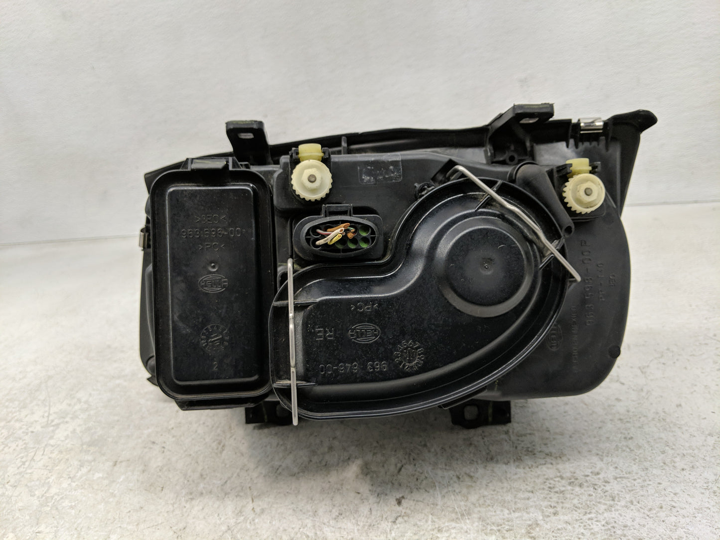 2002-2006 Volkswagen Jetta Passenger Right Oem Head Light Headlight Lamp - Oemusedautoparts1.com