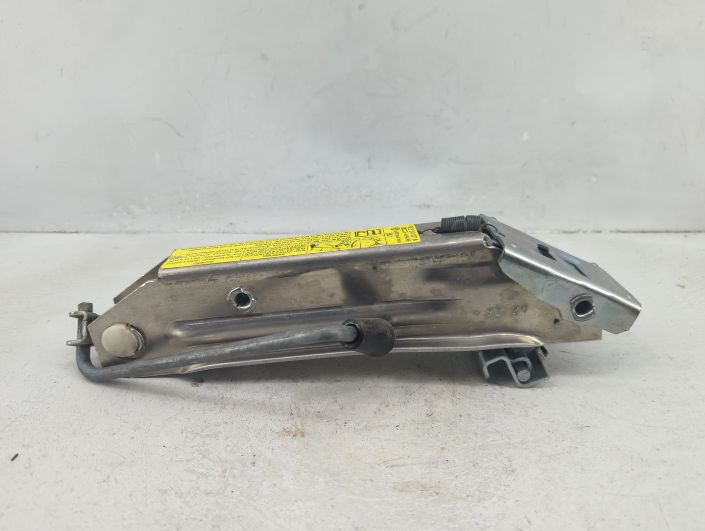 2004 Volkswagen Jetta Spare Scissor Car Jack - Oemusedautoparts1.com