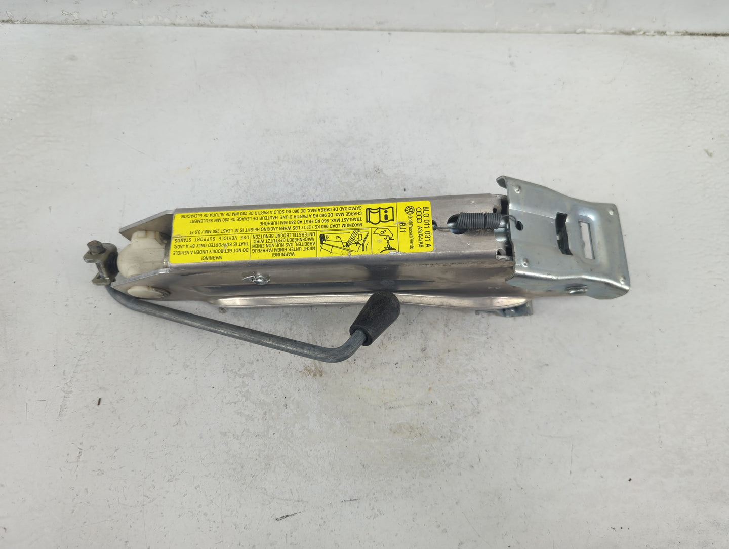 2004 Volkswagen Jetta Spare Scissor Car Jack - Oemusedautoparts1.com
