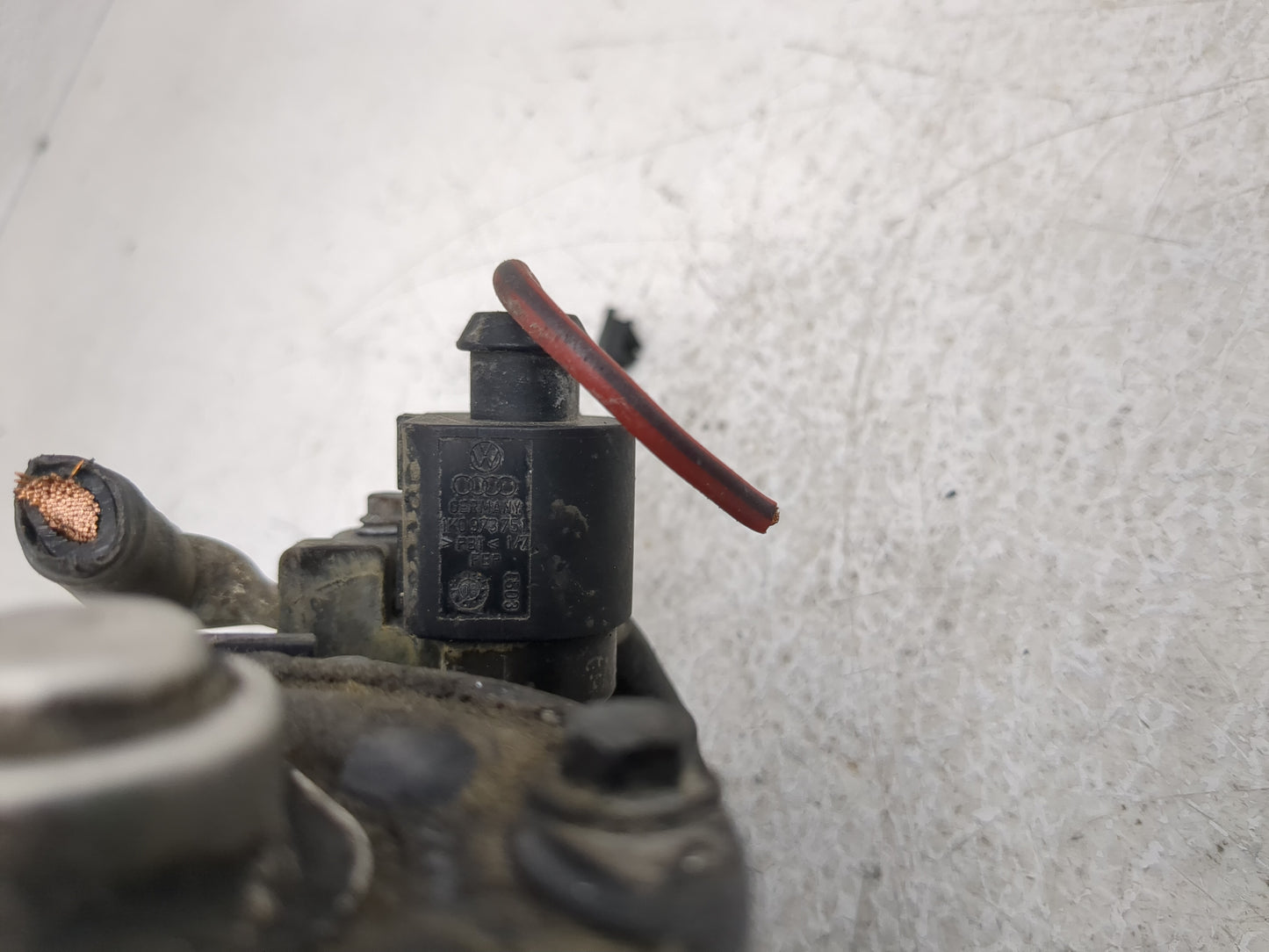 2001-2004 Volkswagen Passat Car Starter Motor Solenoid OEM P/N:02M 911 021 B Fits Fits 1999 2000 2001 2002 2003 2004 2005 OE