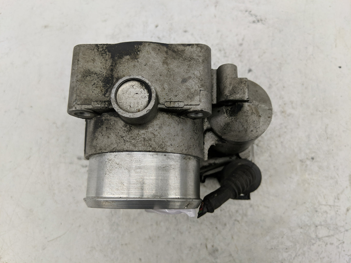 1999-2005 Volkswagen Passat Throttle Body P/N:06B 133 062 M Fits Fits 1999 2000 2001 2002 2003 2004 2005 2006 OEM Used Auto 