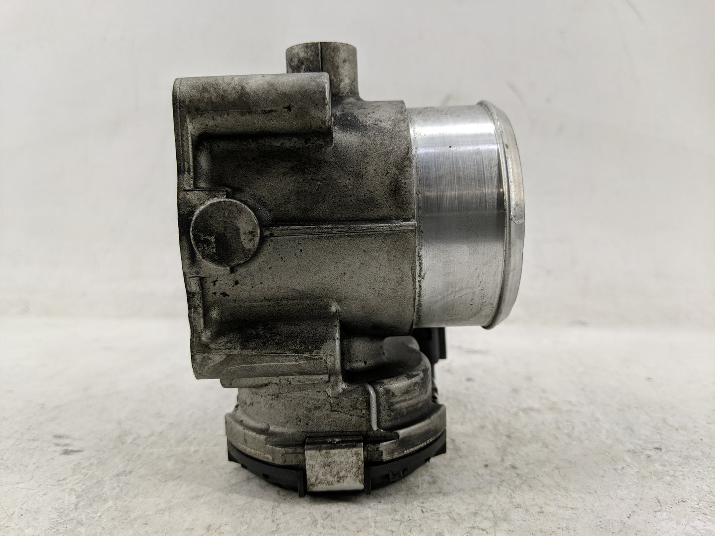 1999-2005 Volkswagen Passat Throttle Body P/N:06B 133 062 M Fits Fits 1999 2000 2001 2002 2003 2004 2005 2006 OEM Used Auto 