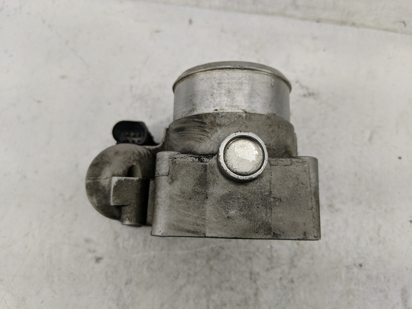 1999-2005 Volkswagen Passat Throttle Body P/N:06B 133 062 M Fits Fits 1999 2000 2001 2002 2003 2004 2005 2006 OEM Used Auto 