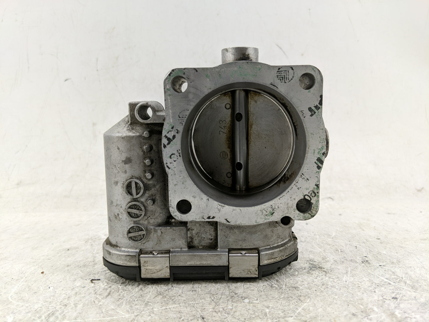 1999-2005 Volkswagen Passat Throttle Body P/N:06B 133 062 M Fits Fits 1999 2000 2001 2002 2003 2004 2005 2006 OEM Used Auto 
