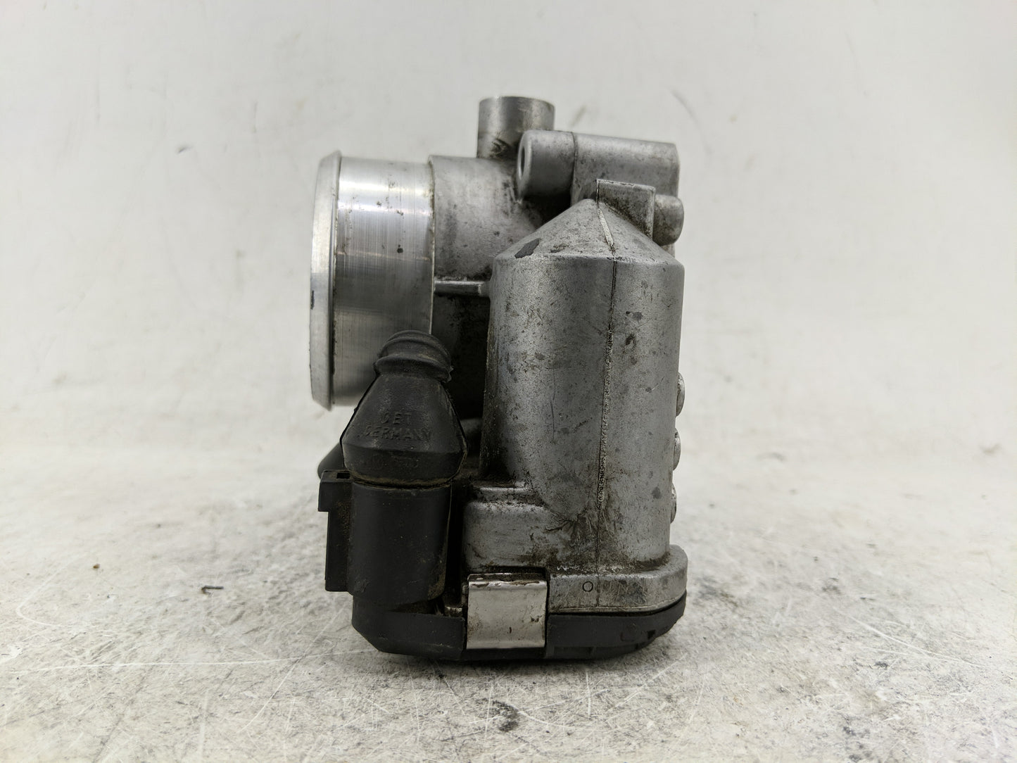 1999-2005 Volkswagen Passat Throttle Body P/N:06B 133 062 M Fits Fits 1999 2000 2001 2002 2003 2004 2005 2006 OEM Used Auto 