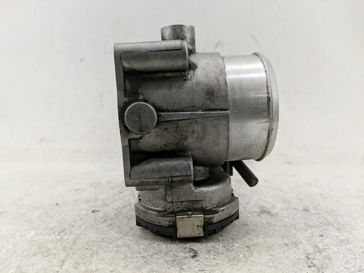 1999-2005 Volkswagen Passat Throttle Body P/N:06B 133 062 M Fits Fits 1999 2000 2001 2002 2003 2004 2005 2006 OEM Used Auto 