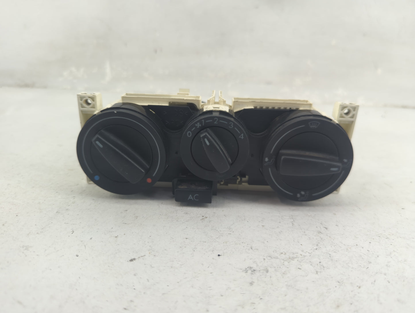 1998-2005 Volkswagen Passat Climate Control Module Temperature AC/Heater Replacement P/N:1J0820045F Fits OEM Used Auto Parts