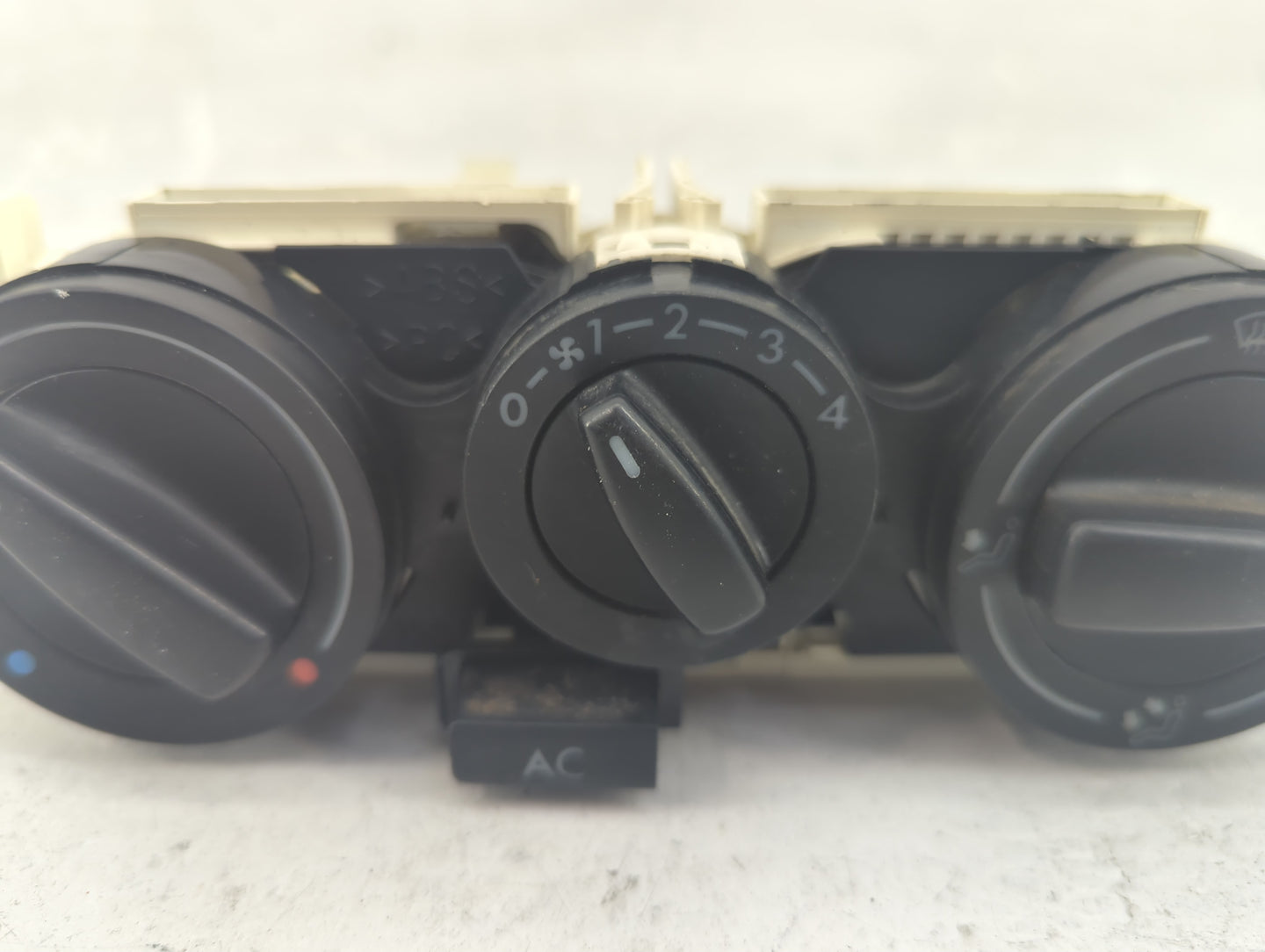 1998-2005 Volkswagen Passat Climate Control Module Temperature AC/Heater Replacement P/N:1J0820045F Fits OEM Used Auto Parts