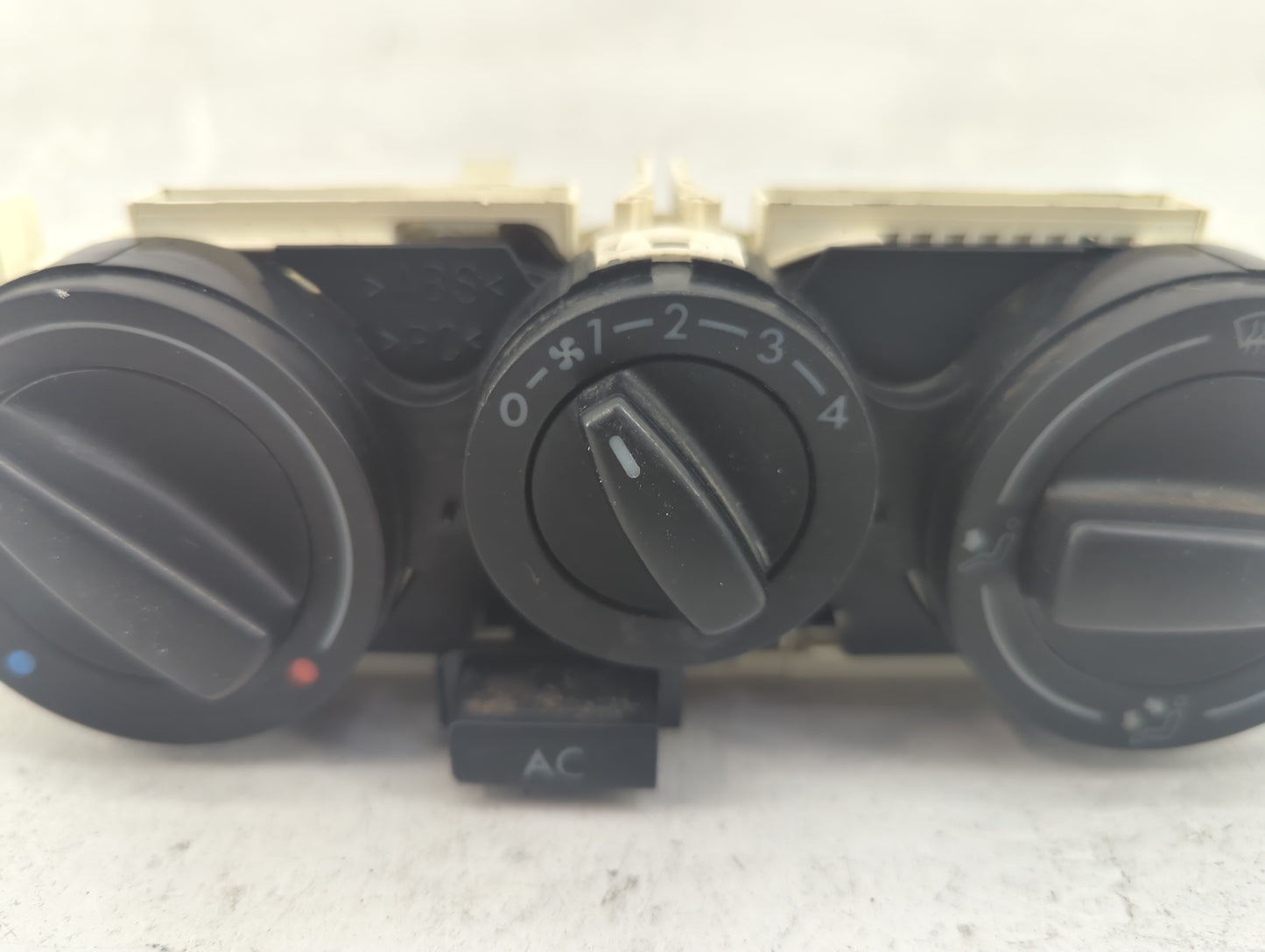 1998-2005 Volkswagen Passat Climate Control Module Temperature AC/Heater Replacement P/N:1J0820045F Fits OEM Used Auto Parts