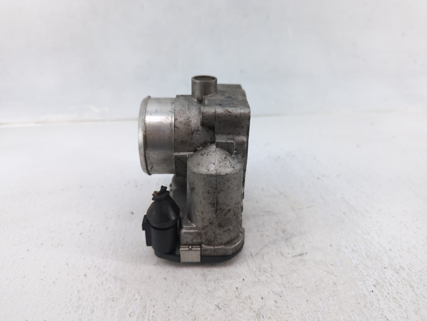 1999-2005 Volkswagen Passat Throttle Body P/N:06B 133 062 M Fits Fits 1999 2000 2001 2002 2003 2004 2005 2006 OEM Used Auto 