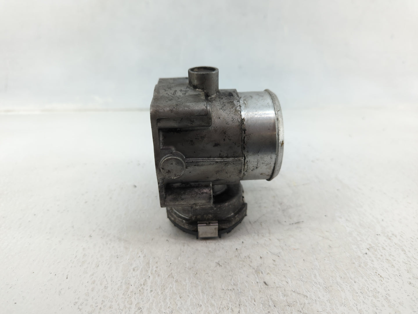 1999-2005 Volkswagen Passat Throttle Body P/N:06B 133 062 M Fits Fits 1999 2000 2001 2002 2003 2004 2005 2006 OEM Used Auto 