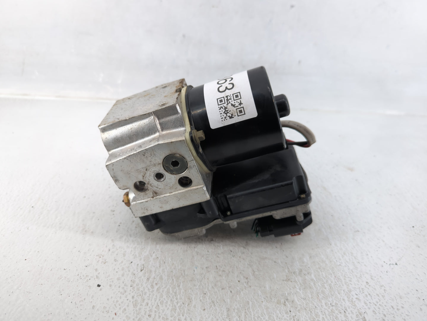 2004 Volkswagen Rabbit ABS Pump Control Module Replacement P/N:P52121407AB Fits OEM Used Auto Parts - Oemusedautoparts1.com