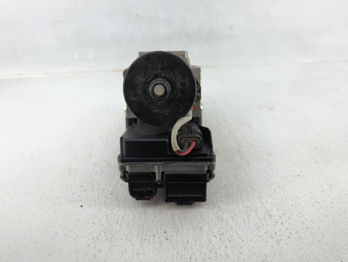 2004 Volkswagen Rabbit ABS Pump Control Module Replacement P/N:P52121407AB Fits OEM Used Auto Parts - Oemusedautoparts1.com