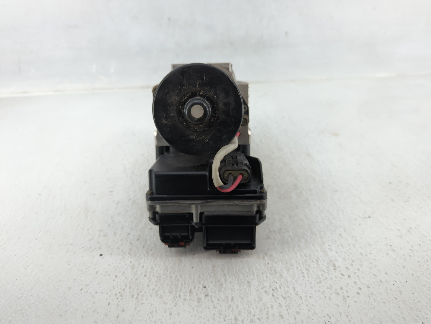 2004 Volkswagen Rabbit ABS Pump Control Module Replacement P/N:P52121407AB Fits OEM Used Auto Parts - Oemusedautoparts1.com