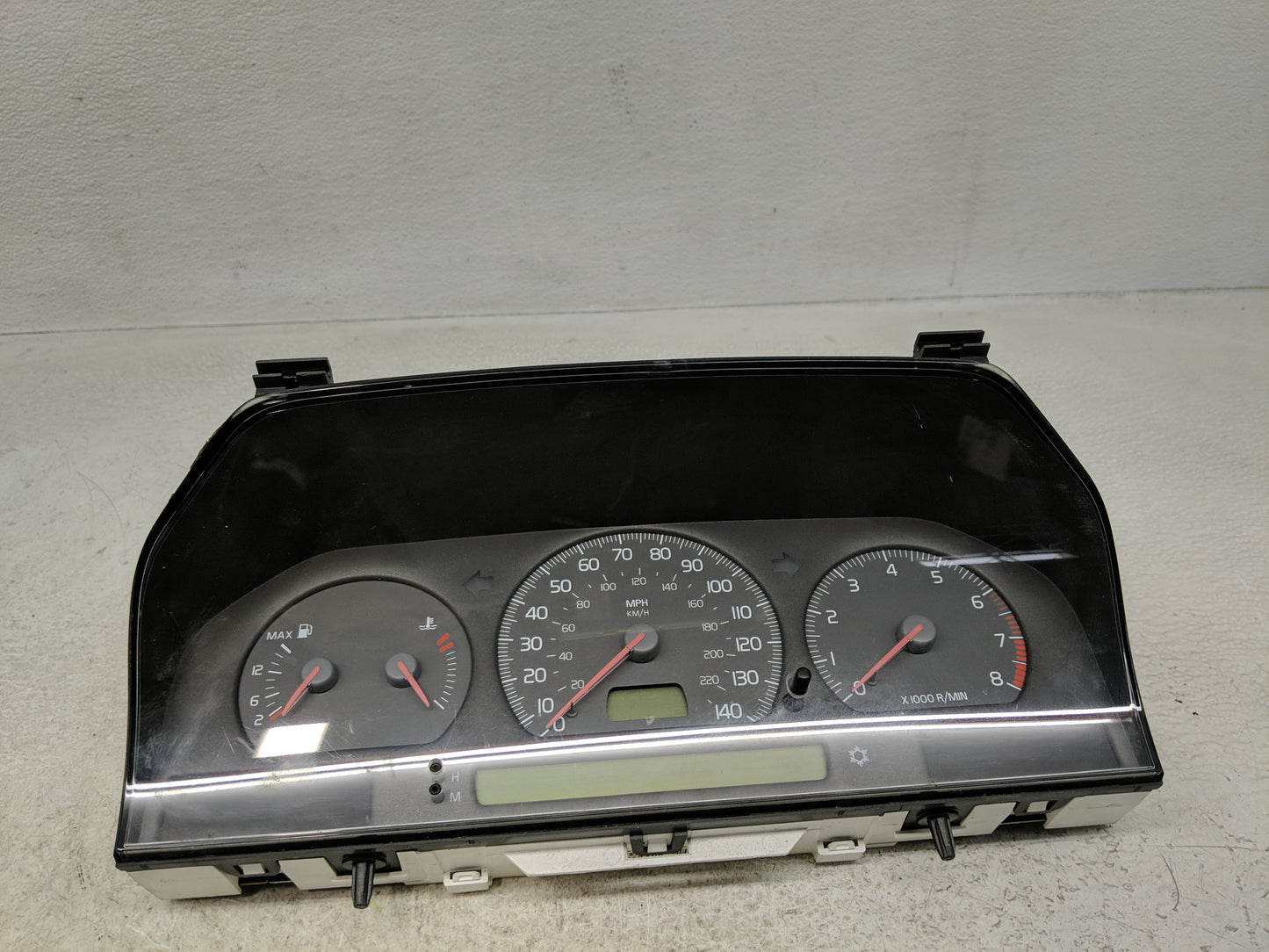 2001-2004 Volvo C70 Instrument Cluster Speedometer Gauges P/N:69294-320T 9472527 Fits Fits 2001 2002 2003 2004 OEM Used Auto