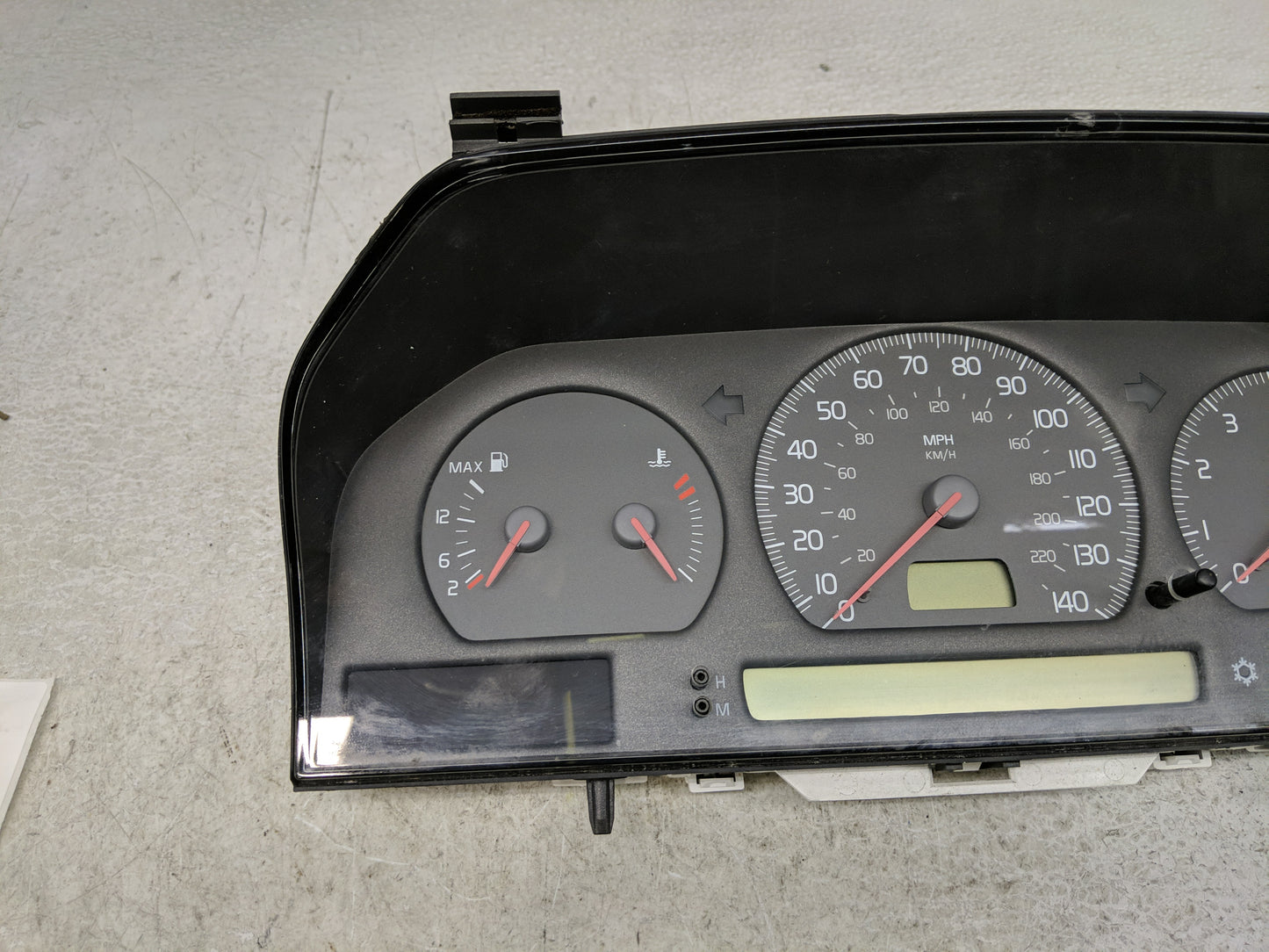 2001-2004 Volvo C70 Instrument Cluster Speedometer Gauges P/N:69294-320T 9472527 Fits Fits 2001 2002 2003 2004 OEM Used Auto