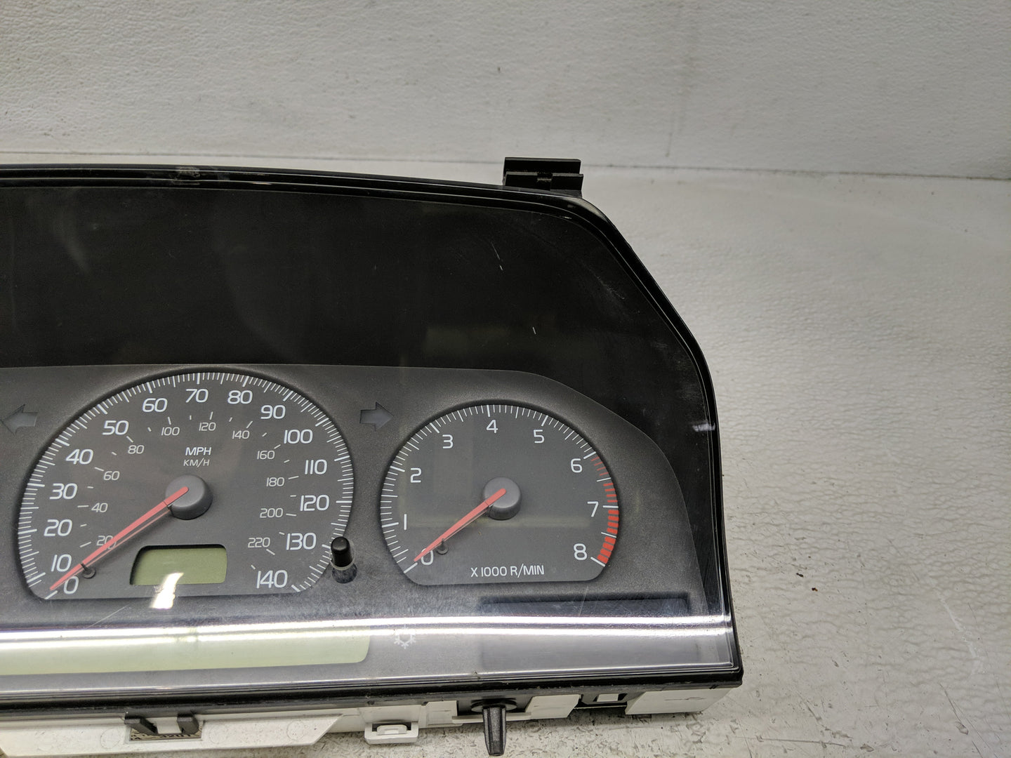 2001-2004 Volvo C70 Instrument Cluster Speedometer Gauges P/N:69294-320T 9472527 Fits Fits 2001 2002 2003 2004 OEM Used Auto
