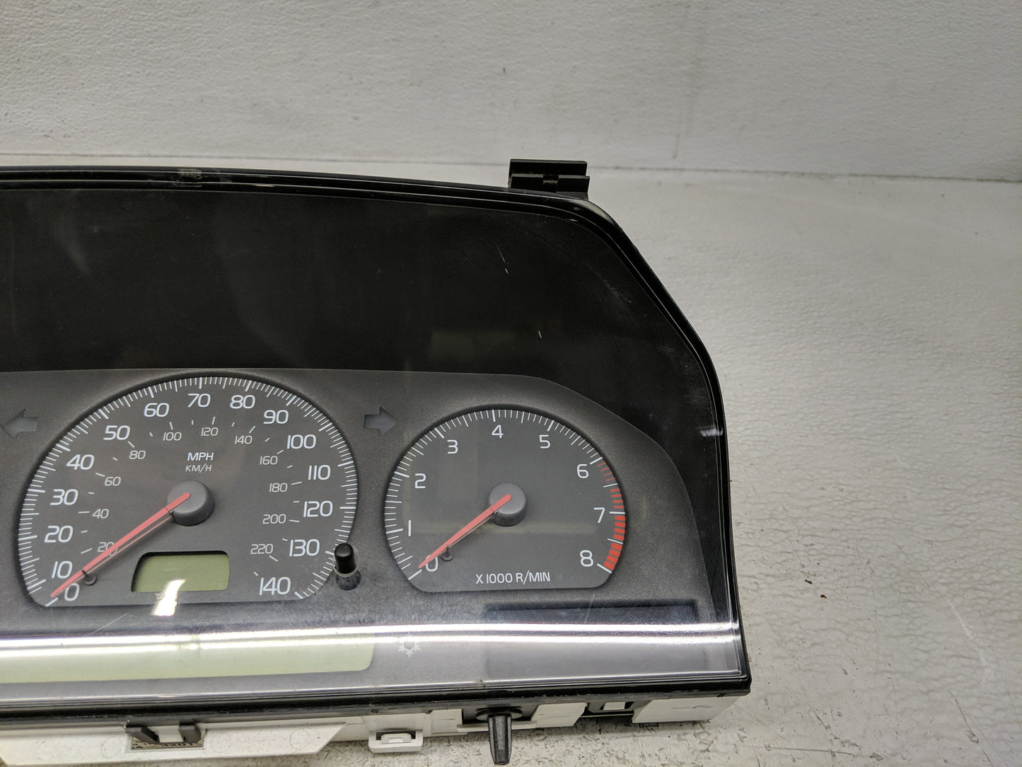 2001-2004 Volvo C70 Instrument Cluster Speedometer Gauges P/N:69294-320T 9472527 Fits Fits 2001 2002 2003 2004 OEM Used Auto