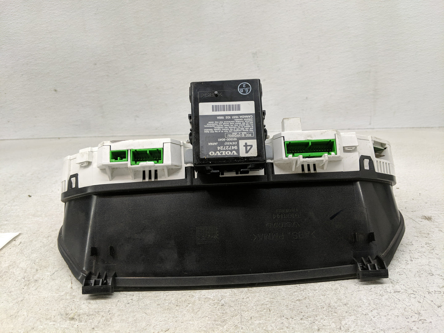 2001-2004 Volvo C70 Instrument Cluster Speedometer Gauges P/N:69294-320T 9472527 Fits Fits 2001 2002 2003 2004 OEM Used Auto