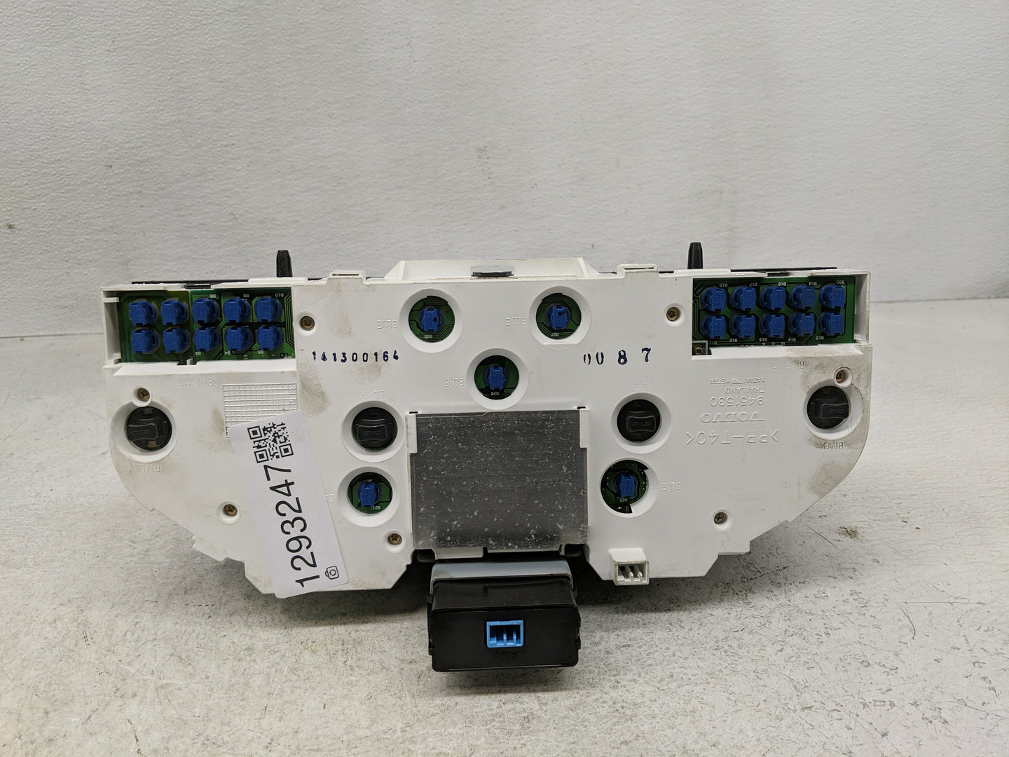 2001-2004 Volvo C70 Instrument Cluster Speedometer Gauges P/N:69294-320T 9472527 Fits Fits 2001 2002 2003 2004 OEM Used Auto