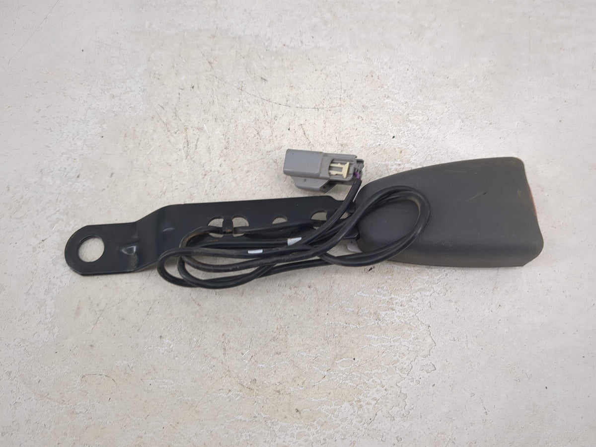 2000-2004 Volvo C70 Passenger Front Seatbelt Buckle - Oemusedautoparts1.com