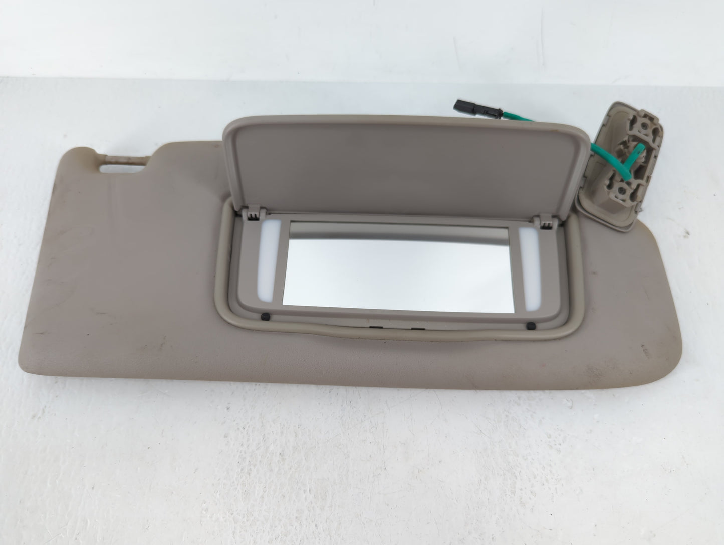 2004-2006 Volvo S40 Sun Visor Shade Replacement Passenger Right Mirror Fits Fits 2004 2005 2006 OEM Used Auto Parts - Oemuse
