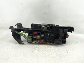 2004 Volvo S60 Fusebox Fuse Box Panel Relay Module P/N:518829007 8678449-PETP2X, 9494210 Fits OEM Used Auto Parts - Oemuseda
