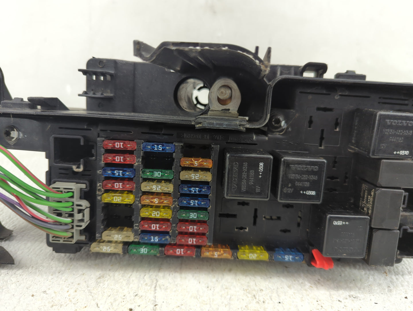 2004 Volvo S60 Fusebox Fuse Box Panel Relay Module P/N:518829007 8678449-PETP2X, 9494210 Fits OEM Used Auto Parts - Oemuseda