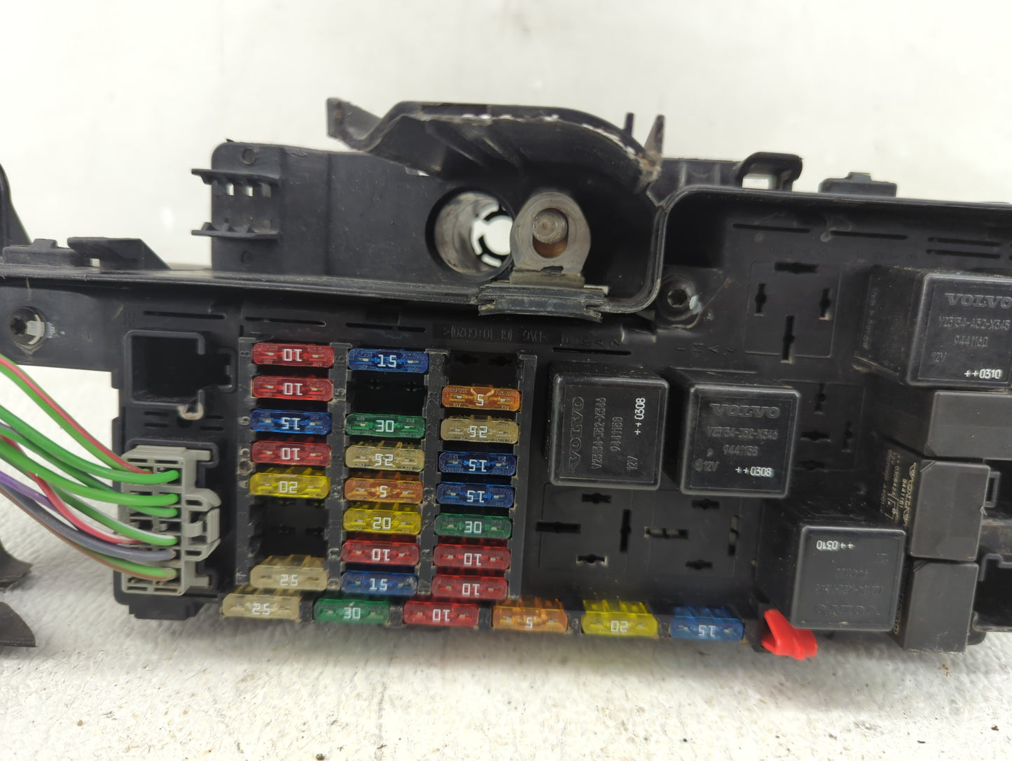 2004 Volvo S60 Fusebox Fuse Box Panel Relay Module P/N:518829007 8678449-PETP2X, 9494210 Fits OEM Used Auto Parts - Oemuseda