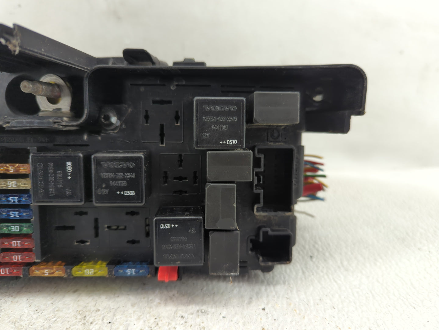 2004 Volvo S60 Fusebox Fuse Box Panel Relay Module P/N:518829007 8678449-PETP2X, 9494210 Fits OEM Used Auto Parts - Oemuseda