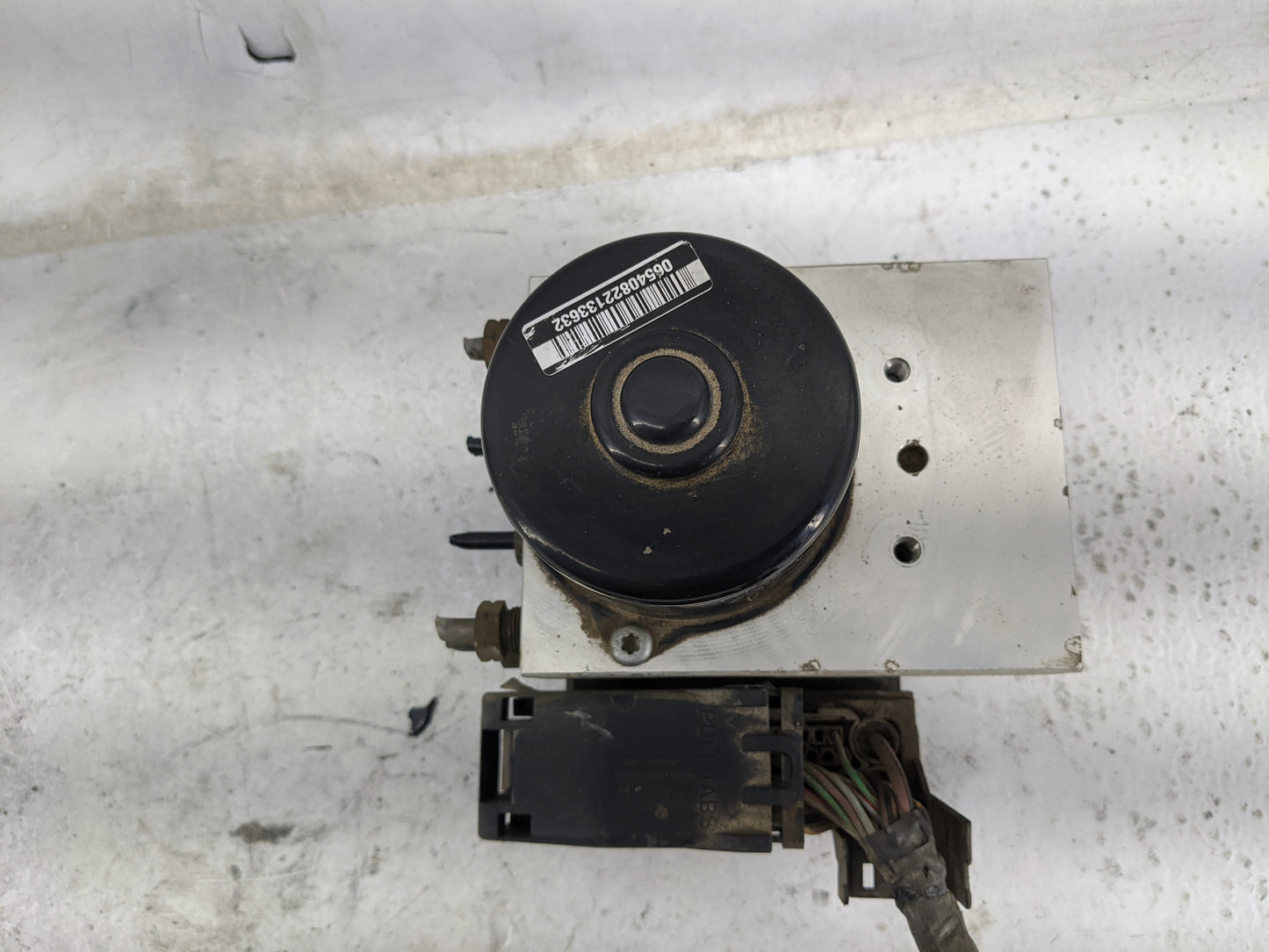 2004 Volvo S60 ABS Pump Control Module Replacement P/N:P08671223 8671224 Fits OEM Used Auto Parts - Oemusedautoparts1.com
