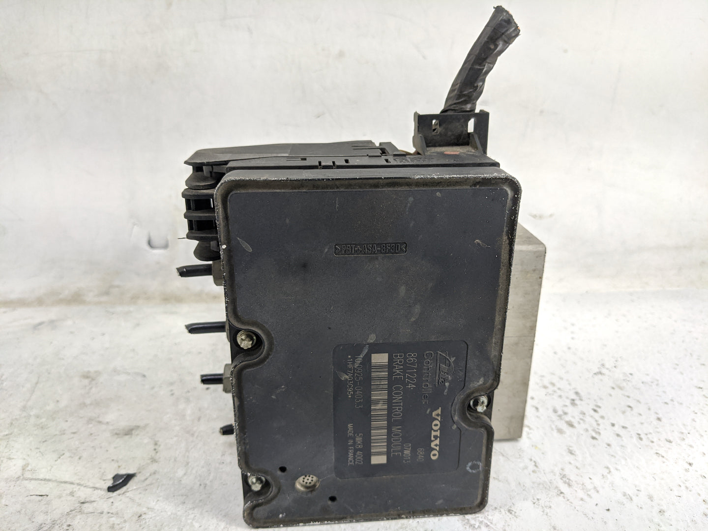 2004 Volvo S60 ABS Pump Control Module Replacement P/N:P08671223 8671224 Fits OEM Used Auto Parts - Oemusedautoparts1.com